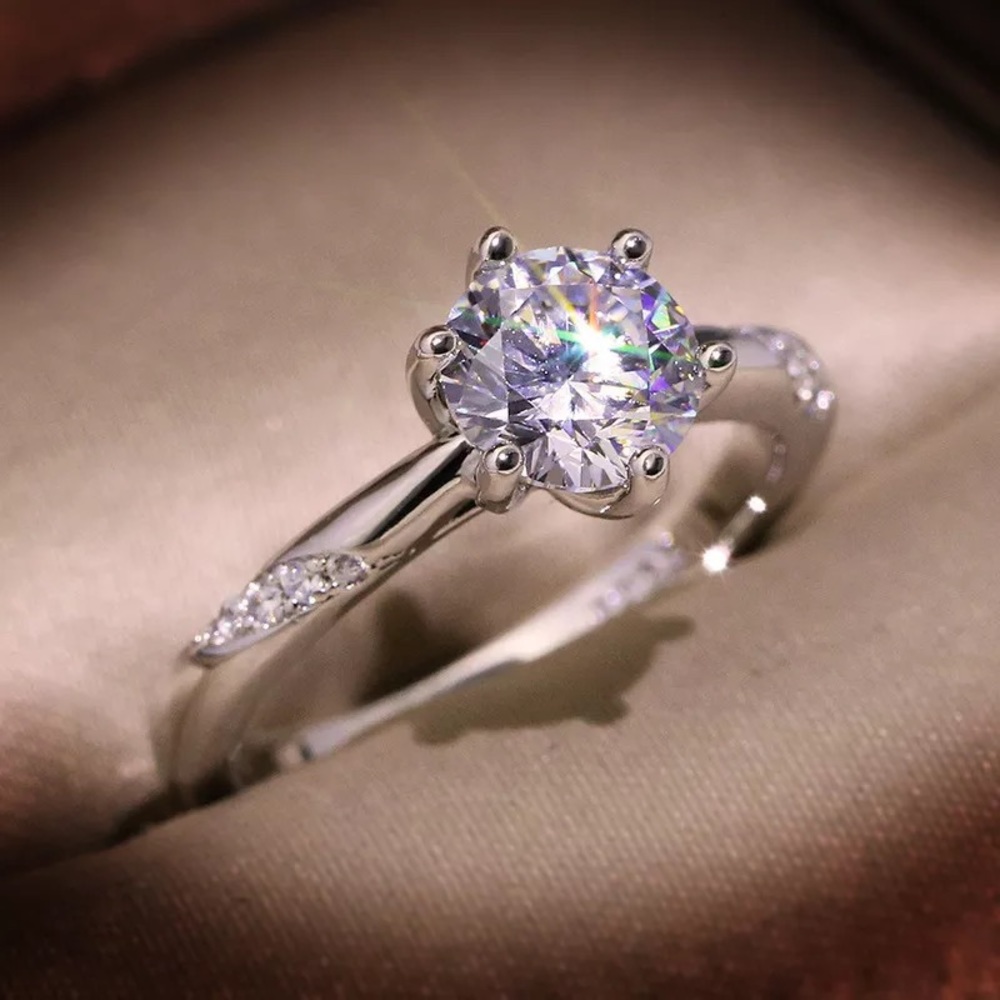 925 Sterling Silver Cubic ZIrconia Ring - Picture 2 of 6